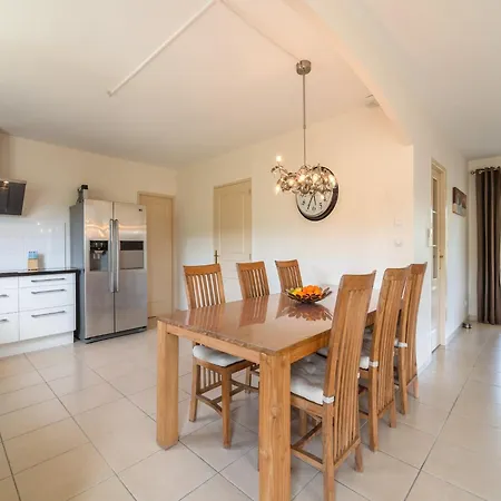 Villa Stylish With Terrace